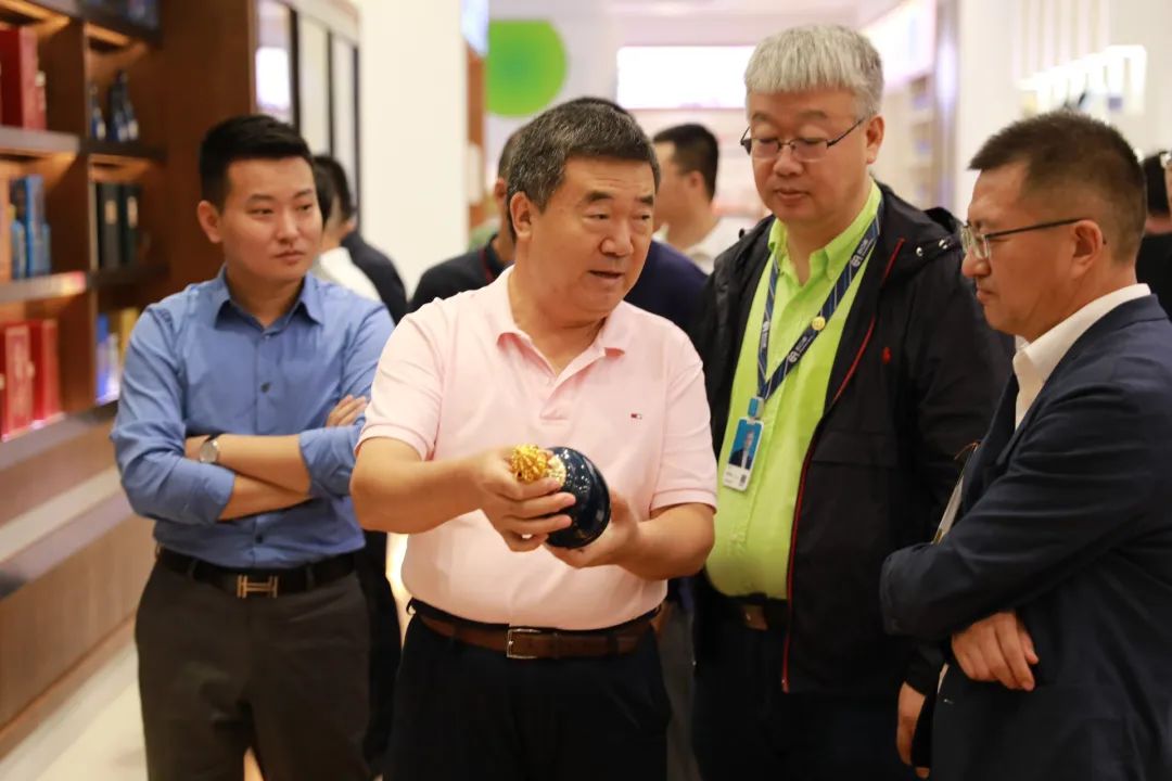 汾酒会见团一行到访AG真人官方，探索清香型白酒生长新风向